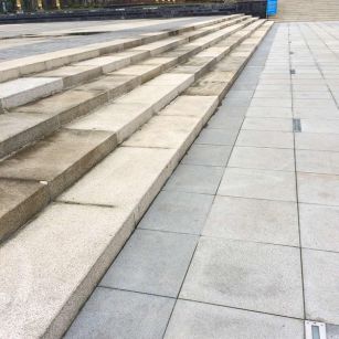 宜宾芝麻灰、芝麻黑石材在市政广场的应用