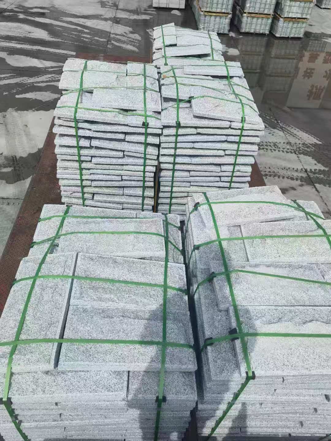 宜宾 芝麻白蘑菇石装车出货