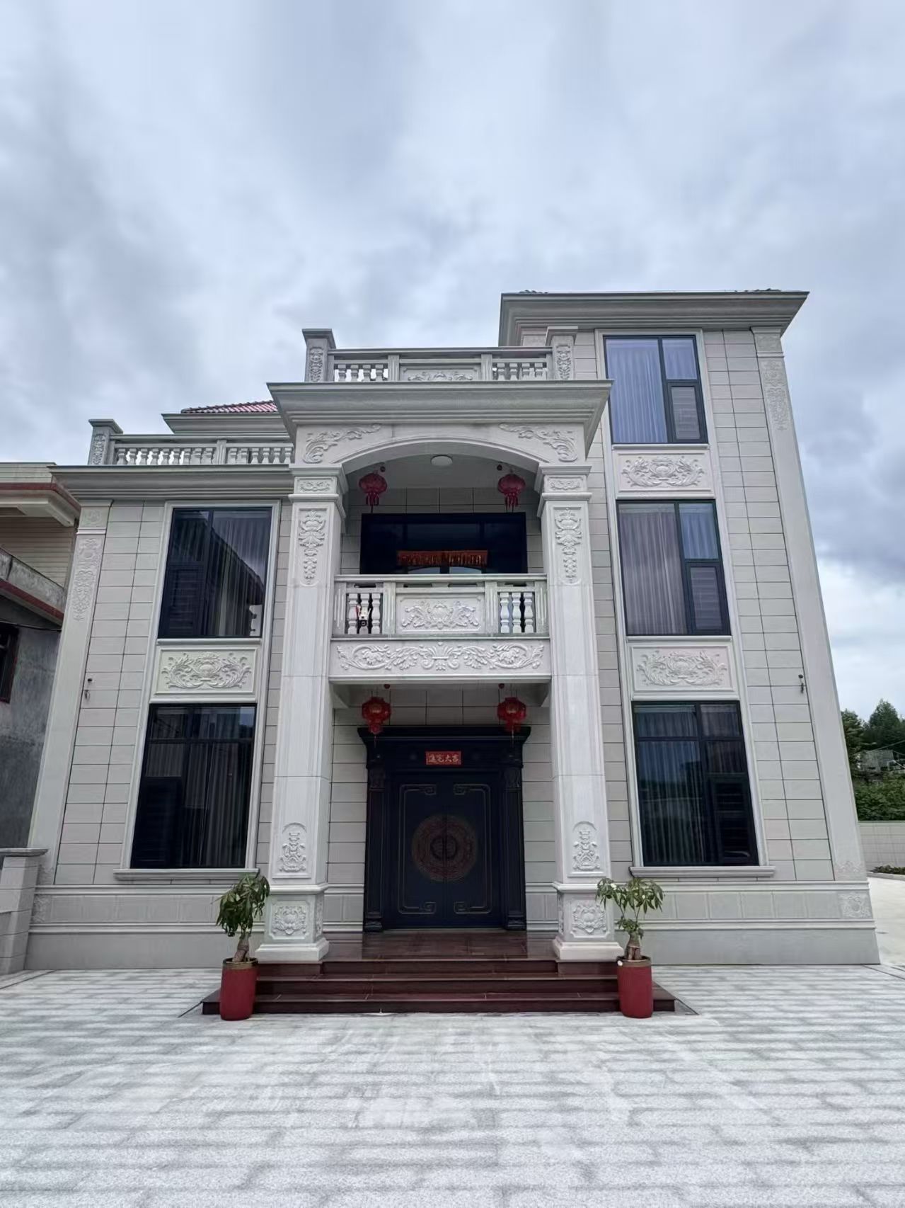 宜宾 芝麻白石材别墅干挂案例展示