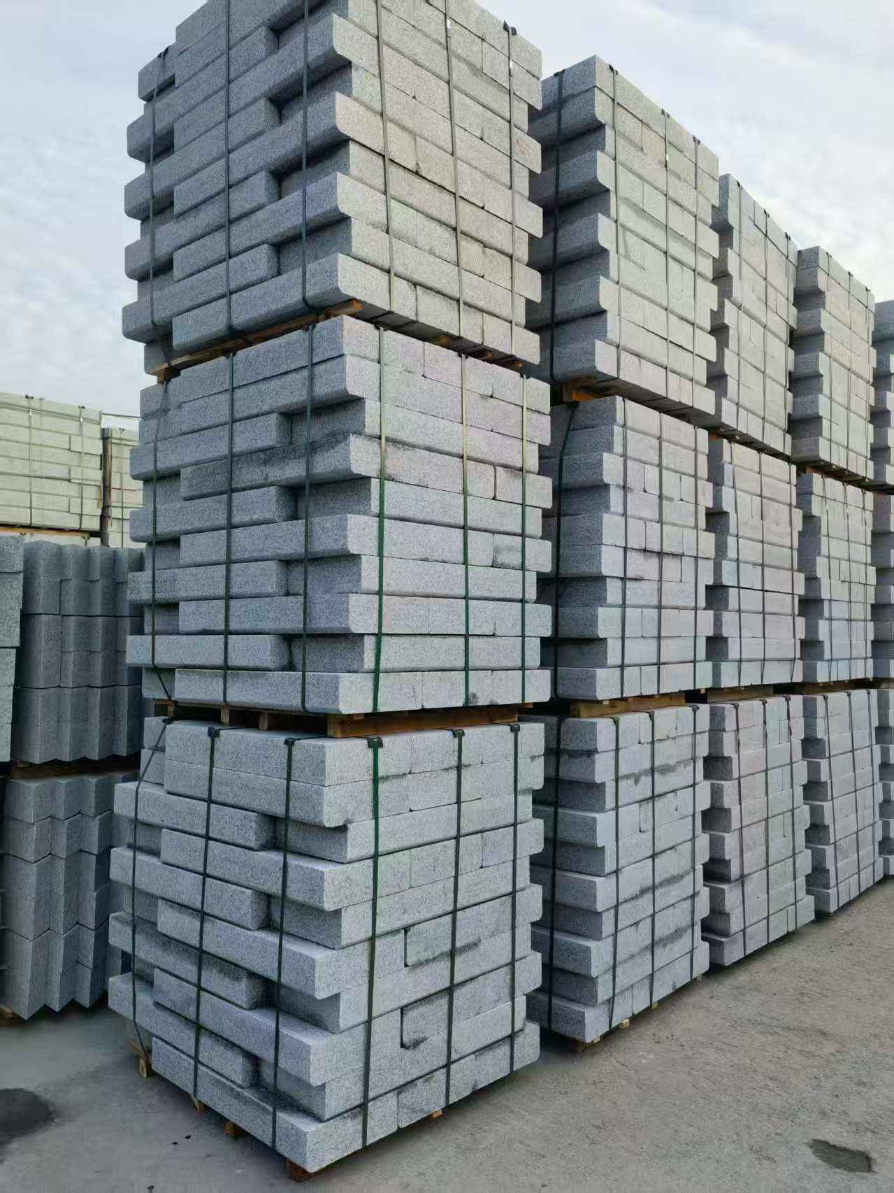 宜宾 路沿石（路侧石），颜色一致，尺寸标准