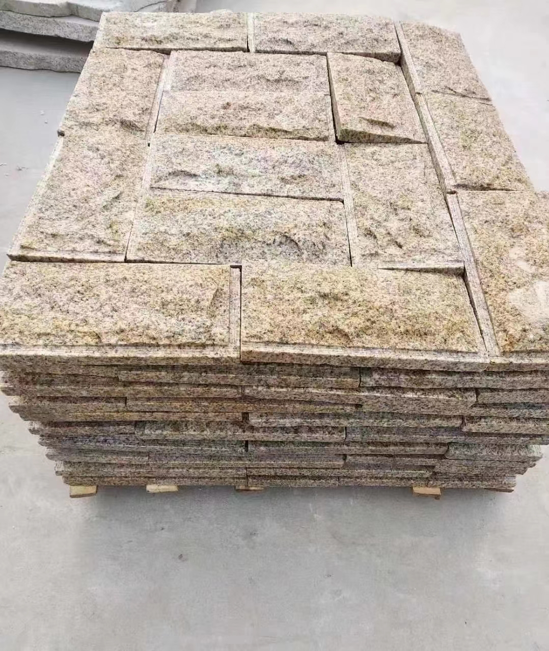 宜宾黄锈石蘑菇石